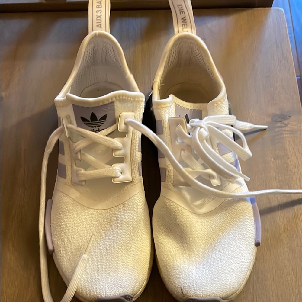 adidas Sneakers
